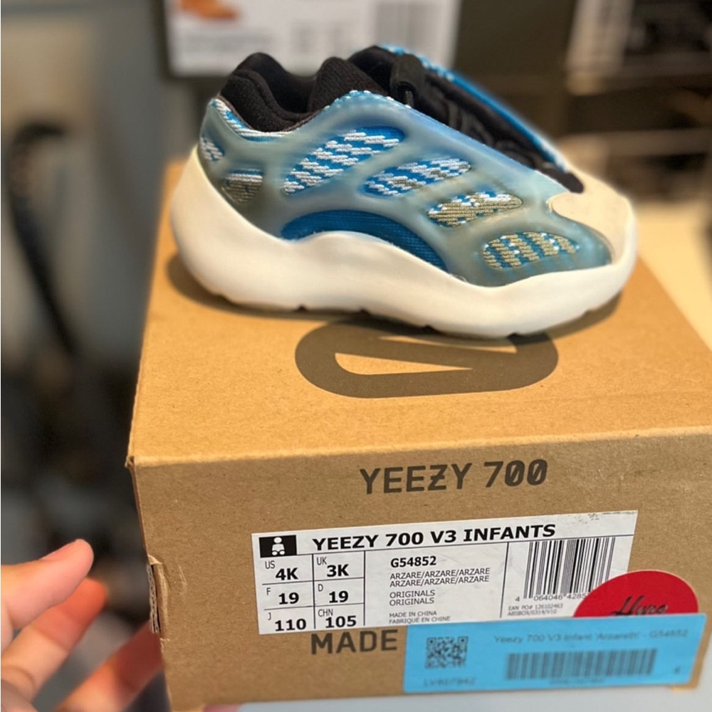 Size 4c YEEZY 700s
